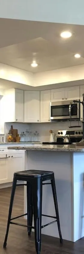 Beautiful Home across the street from Lake June!，位于普莱西德湖的酒店
