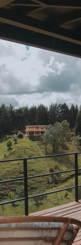 Cumbres Luxury Glamping，位于瓜尔内的酒店