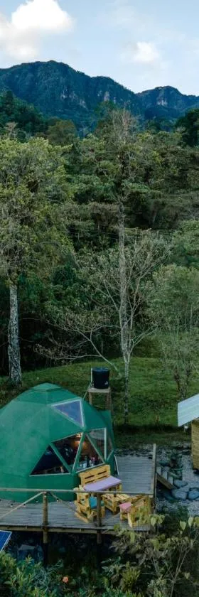 Yátaro Refugio Glamping，位于拉维加的酒店