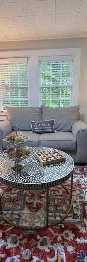 Spacious 1 Bedroom Cottage Close to Everything 3，位于Edgecomb的酒店
