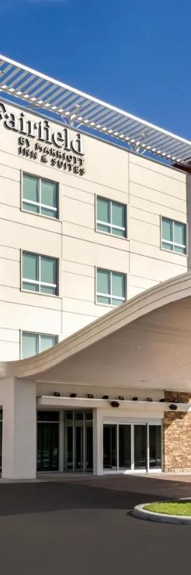 Fairfield by Marriott Inn & Suites Bonita Springs，位于博尼塔斯普林斯的酒店