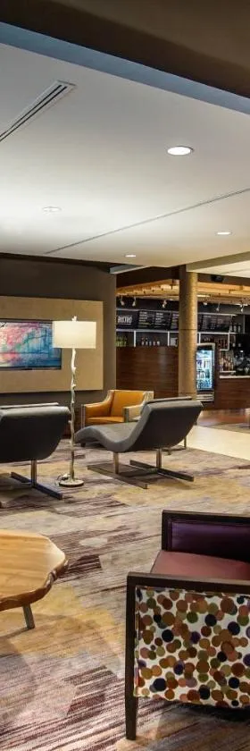 Courtyard by Marriott Lenox Berkshires，位于莱诺克斯的酒店