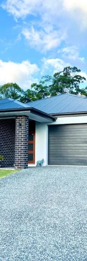 Plantation Retreat 4 Bedroom Modern Home，位于Landsborough的酒店