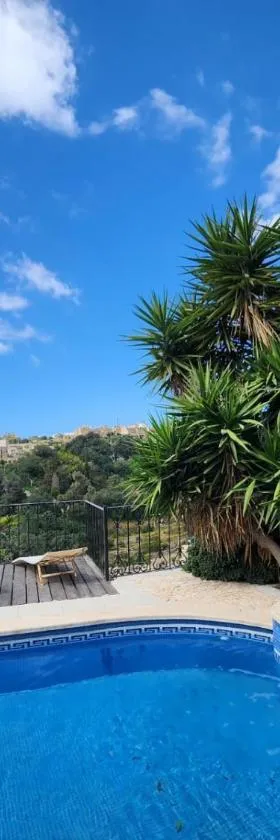 Pool and Fun in Gozo, Great place to relax and enjoy nature，位于Għajn il-Kbira的酒店
