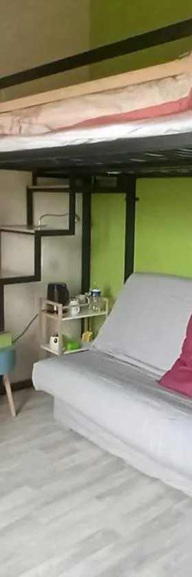 chambre familiale dans maison au calme，位于Segonzac的酒店