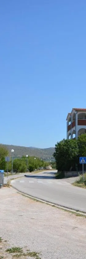 Apartments Zlatko，位于Jadrtovac的酒店