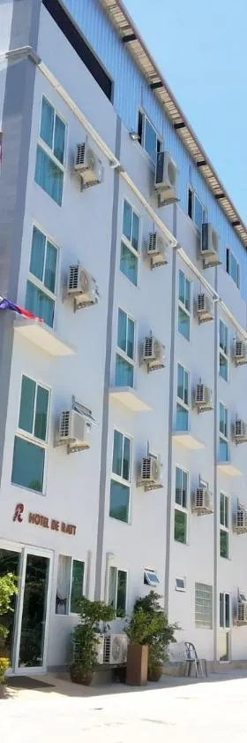 拉特酒店，位于普吉镇的酒店