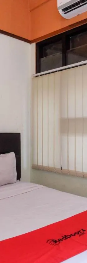 RedDoorz near Lotte Mart Maguwoharjo Yogyakarta，位于日惹的酒店
