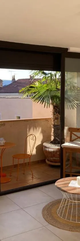 L'appartement du bonheur - Au Cœur des Volcans d'Auvergne sur la Route du Sud，位于伊苏瓦尔的酒店