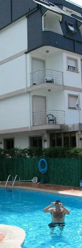 Hotel Piñeiro 2 Estrellas Superior，位于阿兰扎达的酒店