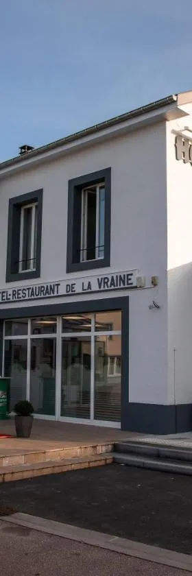 Logis Hôtel Restaurant La Vraine，位于Gironcourt-sur-Vraine的酒店