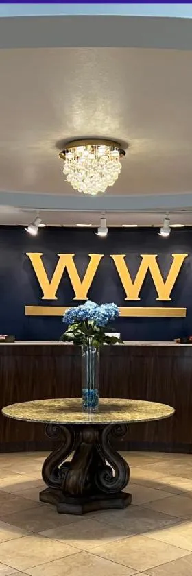 Historic Whispering Woods Hotel & Conference Center，位于奥利夫布兰奇的酒店