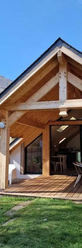 Gîte Laruns 2-4 personnes Le Repaire Montagnard，位于拉兰的酒店