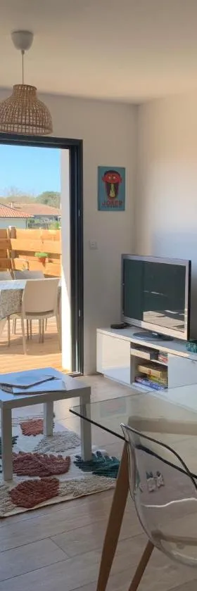 A 10min d'Hossegor, T2 avec jardinet et terrasse，位于Tosse的酒店