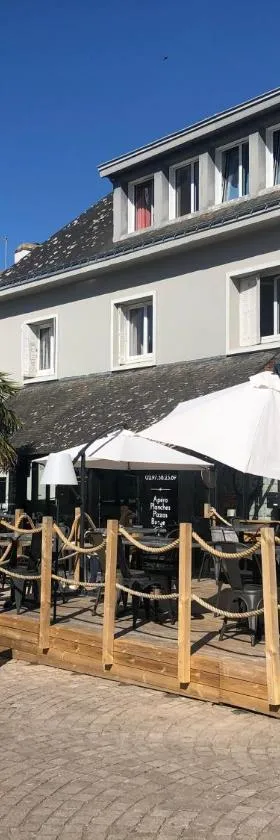 Hôtel Restaurant La Voile - Le Dock'er，位于洛克马里亚凯尔的酒店