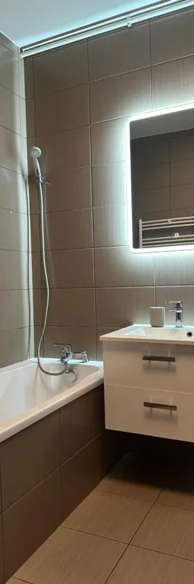SDH 3 Radzymin comfortable apartment near Warsaw，位于拉济明的酒店