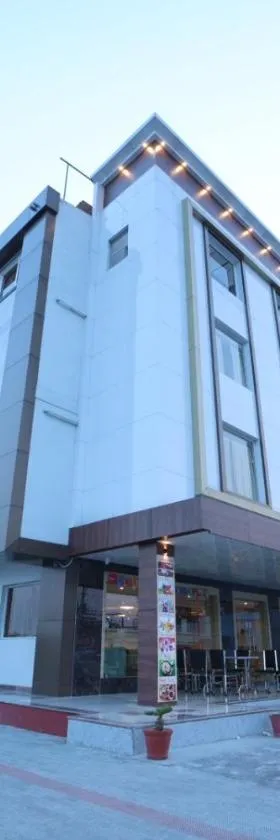 Chandra Residency，位于Dharmapuri的酒店