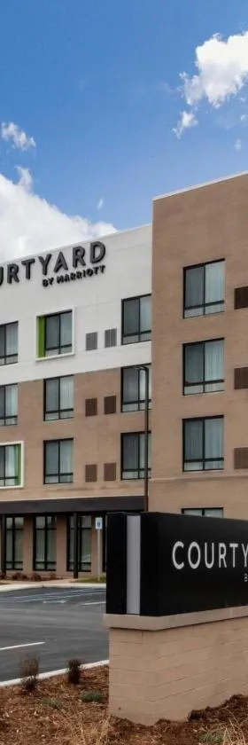 Courtyard by Marriott East Lansing Okemos，位于奥克莫斯的酒店