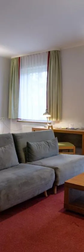 Hotel Szarlota - Kompleksowo na Kaszubach，位于科希切日纳的酒店