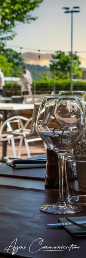 Logis du Champ De Mars，位于Puy-Saint-Martin的酒店