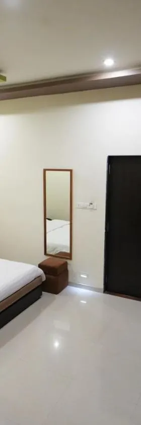 Hotel Ravi Residency，位于Nadiad的酒店