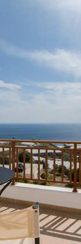 Angelika House -Amazing Sea view，位于Moírai的酒店