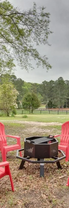 Buckhead Cabin with Fireplaces and Private Pool!，位于Eatonton 的酒店