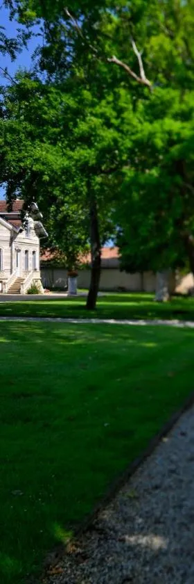 Château Maucaillou，位于Moulis-en-Médoc的酒店
