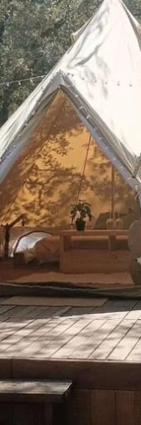 Évasion en pleine nature, Tipi insolite et Jacuzzi au Pont du Gard !，位于韦尔-加尔桥的酒店