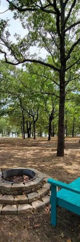 Gigi's Spacious Lakefront with Boat Ramp Access!! Newly Remodeled, Sleeps 8!，位于Canadian的酒店