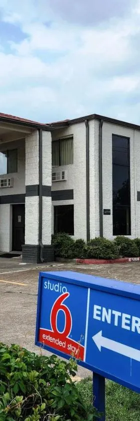 Studio 6 Channelview TX Baytown West，位于钱诺夫的酒店