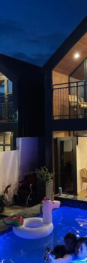 Hidden Haven Subic Villa w/ Infinity Pool，位于苏比克的酒店