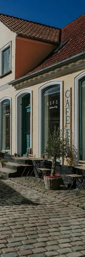 KEFS Guesthouse & Café，位于艾勒斯克宾的酒店