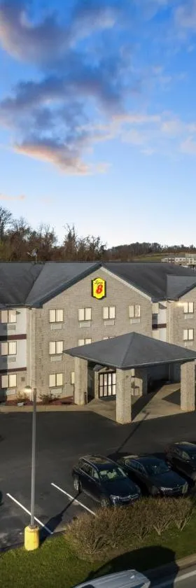 Super 8 by Wyndham Uniontown PA，位于尤宁敦的酒店