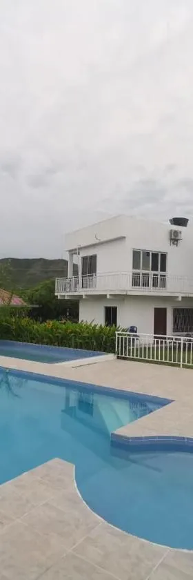 QUINTA RANCHO SANTIAGO CAMPESTRE capacidad 50 huéspedes，位于Yaguará的酒店