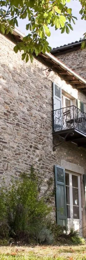Chateau De Riverie chambres et table d'hôtes，位于Riverie的酒店