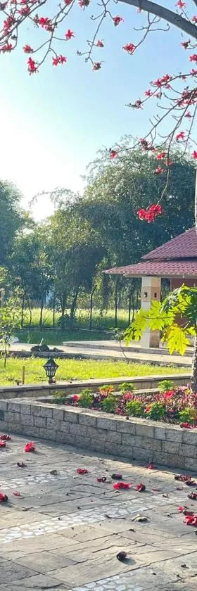 Book Rooms & Villa- Bairagarh Living Farm Stay，位于Shivpurī的酒店