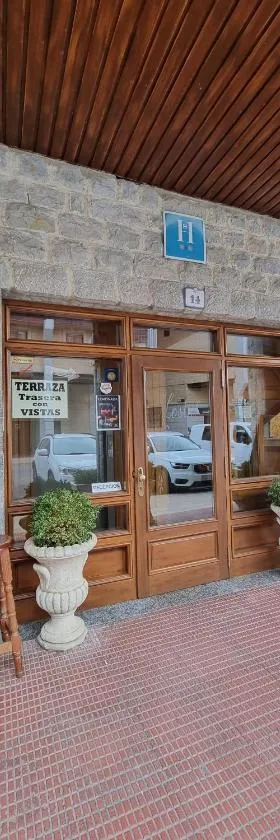 塞恩斯旅馆，位于里亚尼奥的酒店