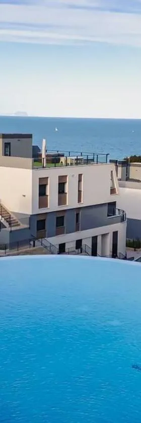 Iconic Sea Views Luxury Apartment，位于马力诺港的酒店