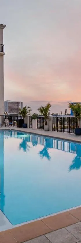 Courtyard by Marriott Clearwater Beach，位于克利尔沃特的酒店