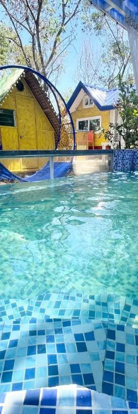 Beachfront Glamping with Mini Pool Exclusive Property，位于Lingayen的酒店