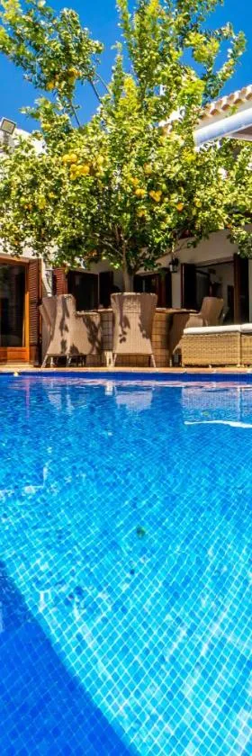 Luxury Villa on El Valle Golf Resort, Sauna, Hot Tub, Heated Pool.，位于Baños y Mendigo的酒店