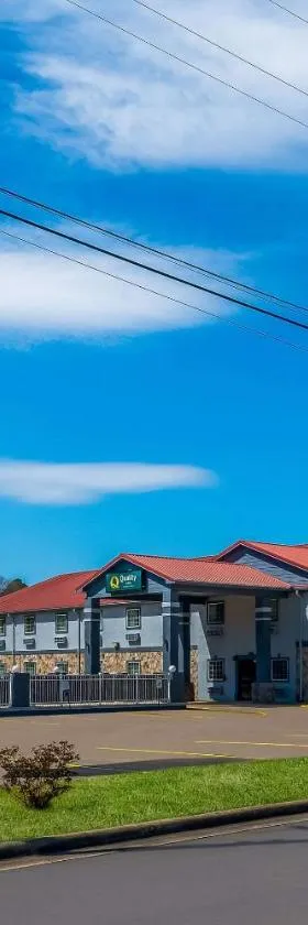 Quality Inn Fort Payne I-59 exit 222，位于佩恩堡的酒店