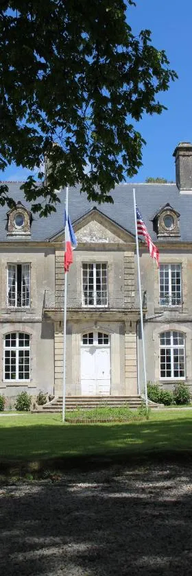 Château de Grandval - Sainte Mere Eglise，位于Neuville-au-Plain的酒店