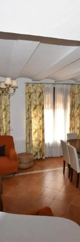Casa Rural Almonaster la Real, Marques de Robledal，位于阿尔莫纳斯特尔拉雷亚尔的酒店