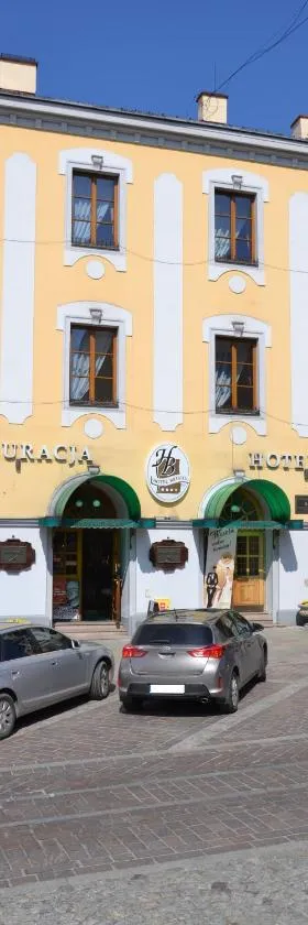 Hotel Bristol，位于塔尔努夫的酒店