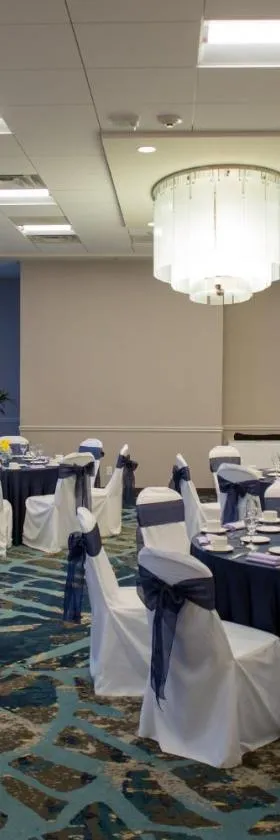Crowne Plaza Ventura Beach by IHG，位于文图拉的酒店