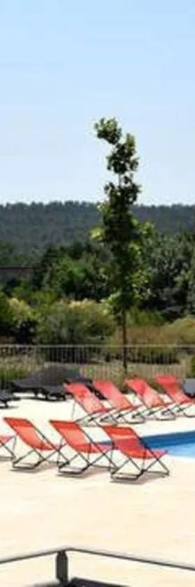 Le soleil d Eugènie appartement dans résidence avec Piscine commune près de Carcassonne，位于Olonzac的酒店