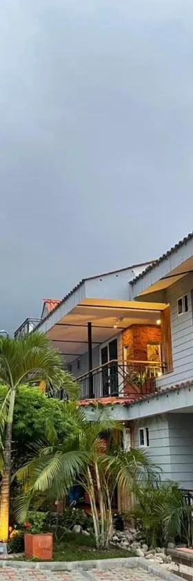 HOTEL CAMPESTRE MANOA，位于里韦拉的酒店
