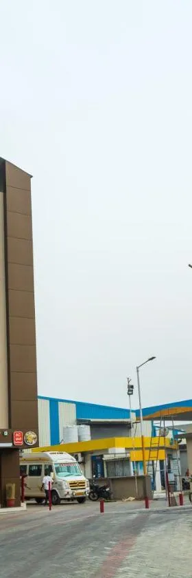HOTEL THE GRAND DIPAK，位于朱纳格特的酒店